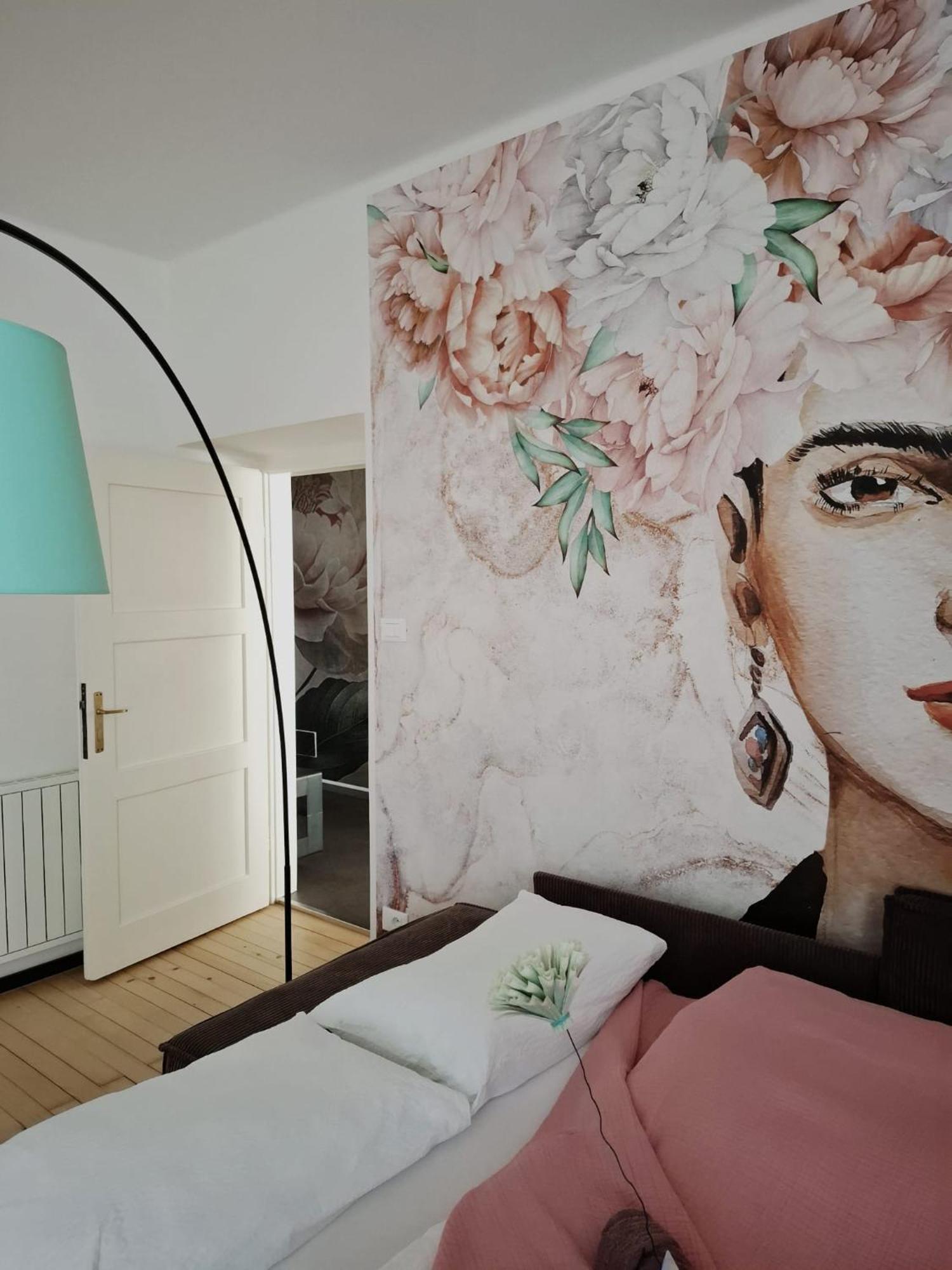 Apartment Wildflower In Privatvilla Im Herzen Merans Экстерьер фото